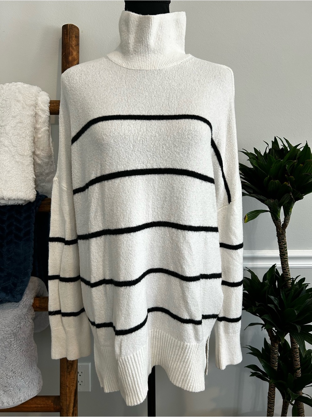 Abercrombie & Fitch Cream Turtleneck Sweater with Black Stripes Size Small
